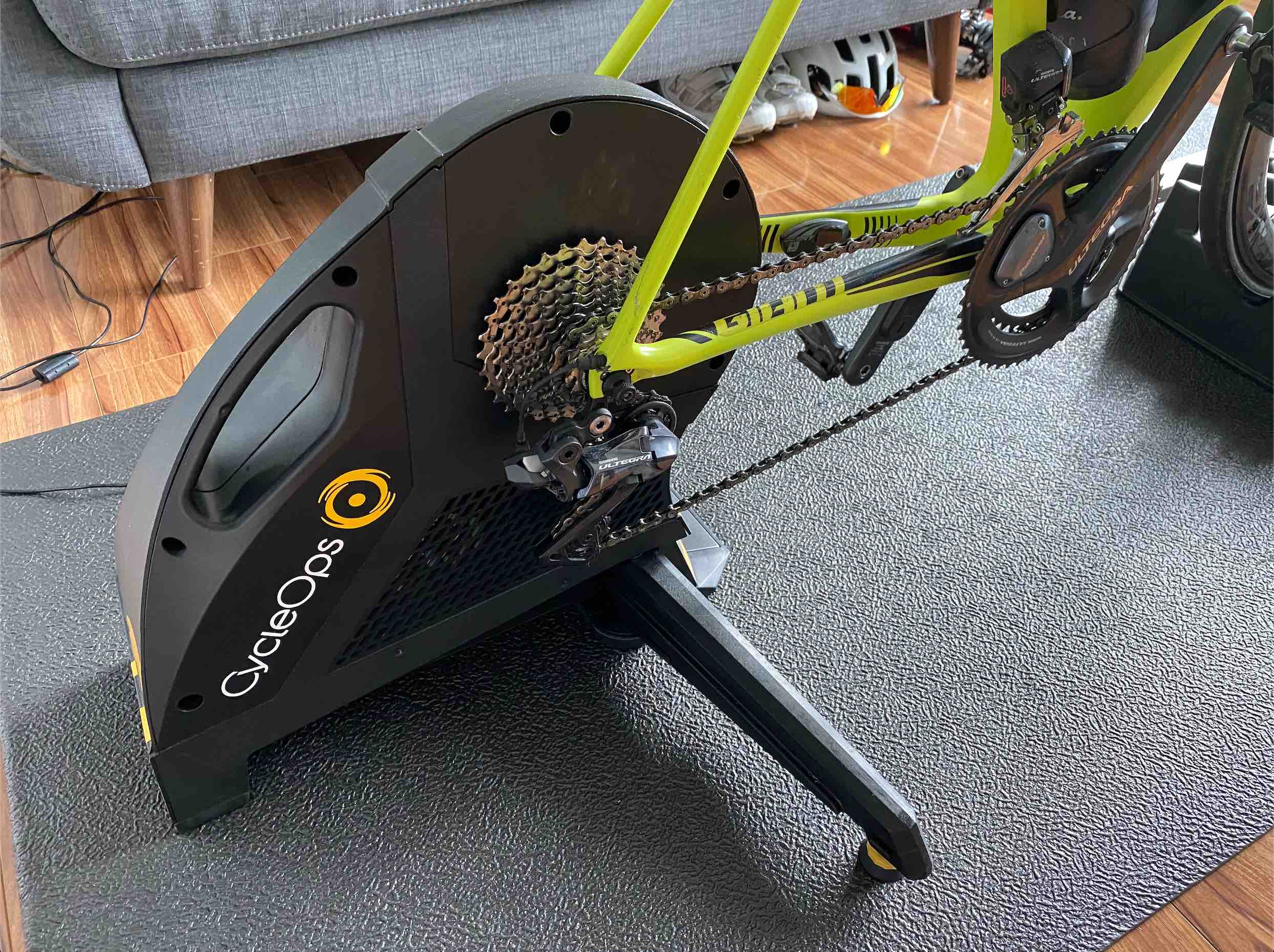The CycleOps Hammer smart trainer with a Giant TCR bicycle mounted on to it