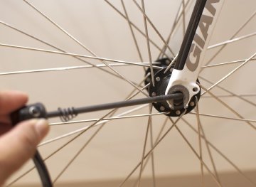 These are super easy to take off and put back on Quick release skewer for road bike