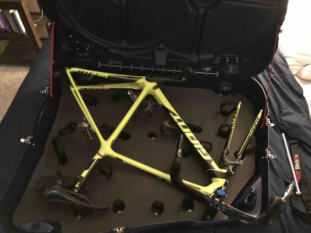 My Giant TCR inside my BikeBoxAlan case, laying in the case with basic velcro straps mounted Giant TCR inside BikeBoxAlan case step 1