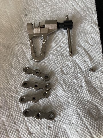 Four chainlinks with chainbreaker tool to remove them