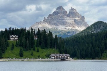 This place was so beautiful, definitely a spot for families to come and hang out by the water Beautiful shot of limestone mountains behind the Locanda Al Lago at Lago Misurina