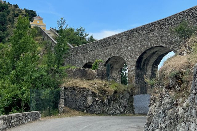 Looking back under the bridge near the Notre Dame de la Menour