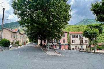 What a quiet place, I saw an older guy just sitting on a bench here Switchback road in the town of Moulinet, France