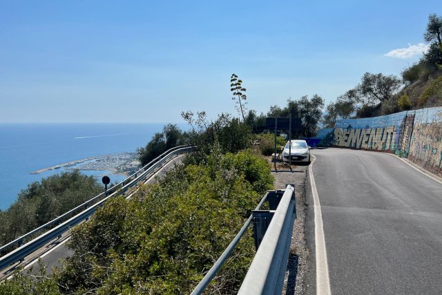 Switchback descent on the west side of the Cipressa climb
