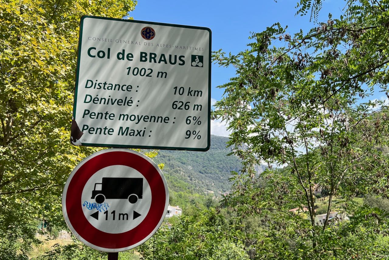 Road sign along the start of the Col de Braus climb showing the average and max gradients