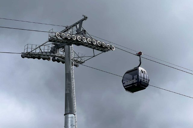 Cable car in motion from the Männlichenbahn