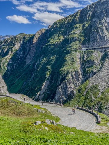 Cyclist descending the cobblestones on the Gotthardpass
