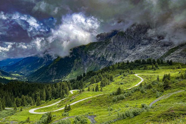 View northward on the climb up Grosse Scheidegg